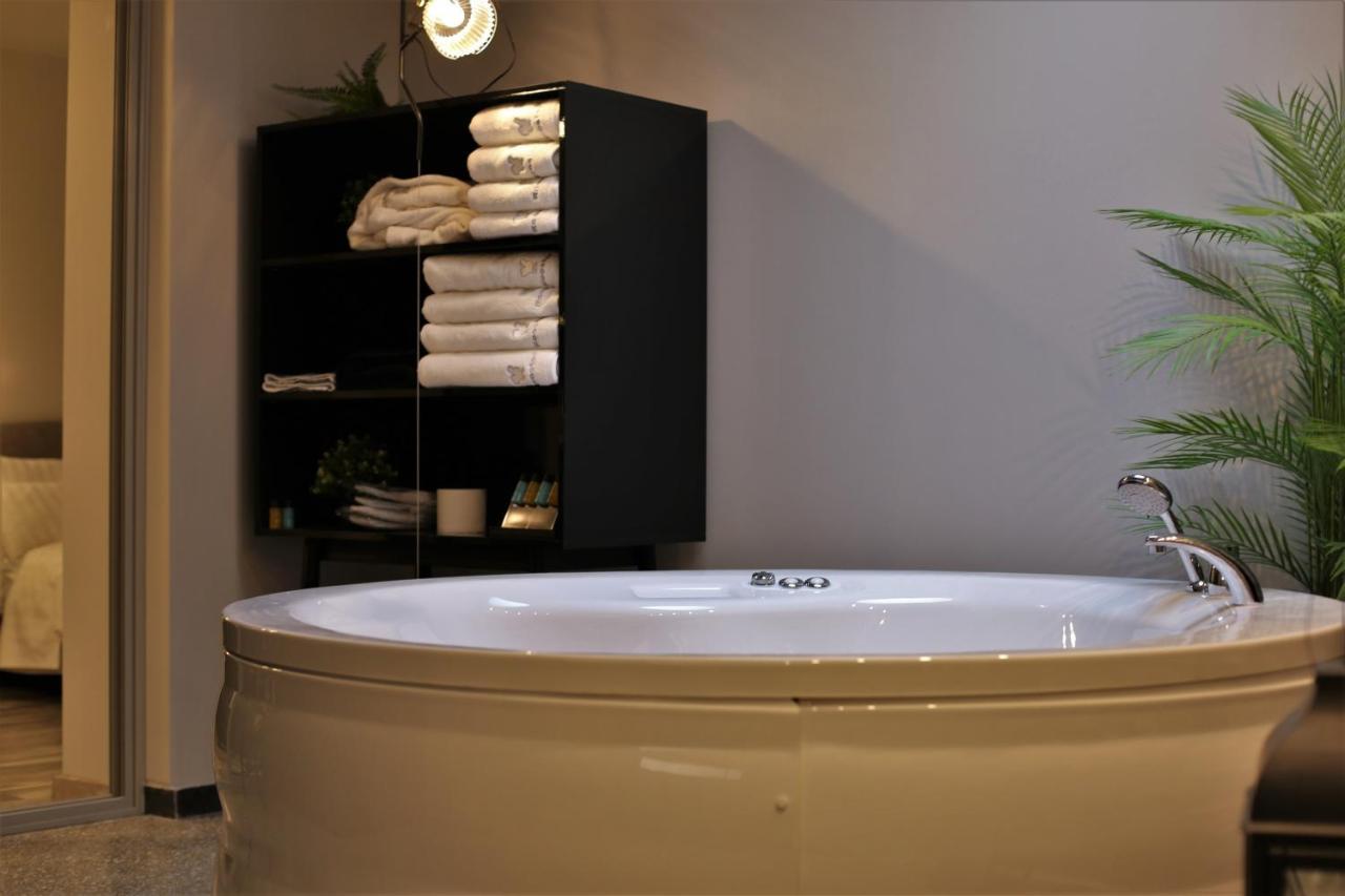Rooster Suites Athènes Extérieur photo